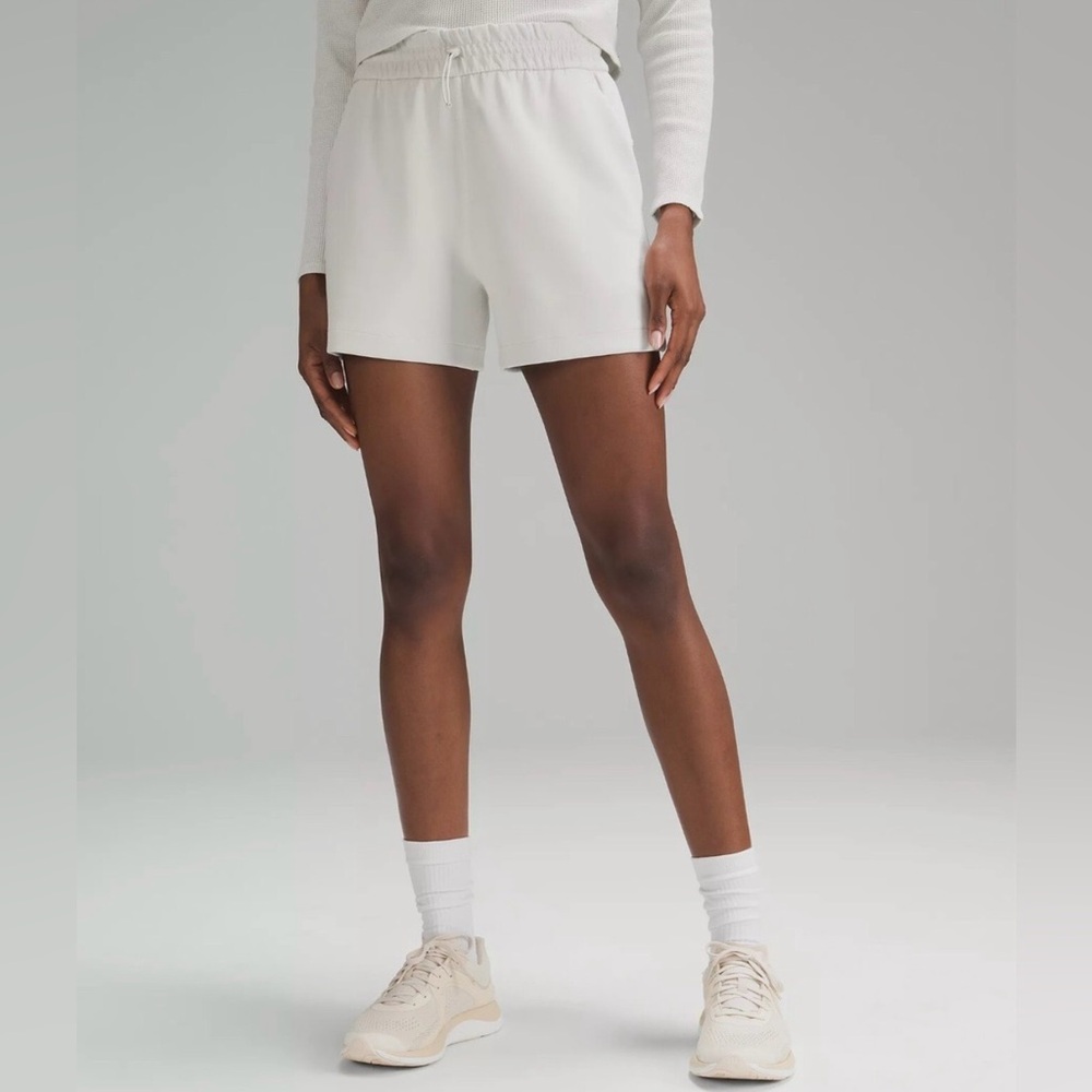Lululemon Softstreme High-Rise Shorts in Bone